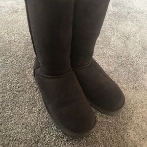 Brown fur lined BearPaw boots. Worn only twice.